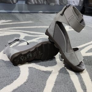 Sorel Women's Light Gray Sandals